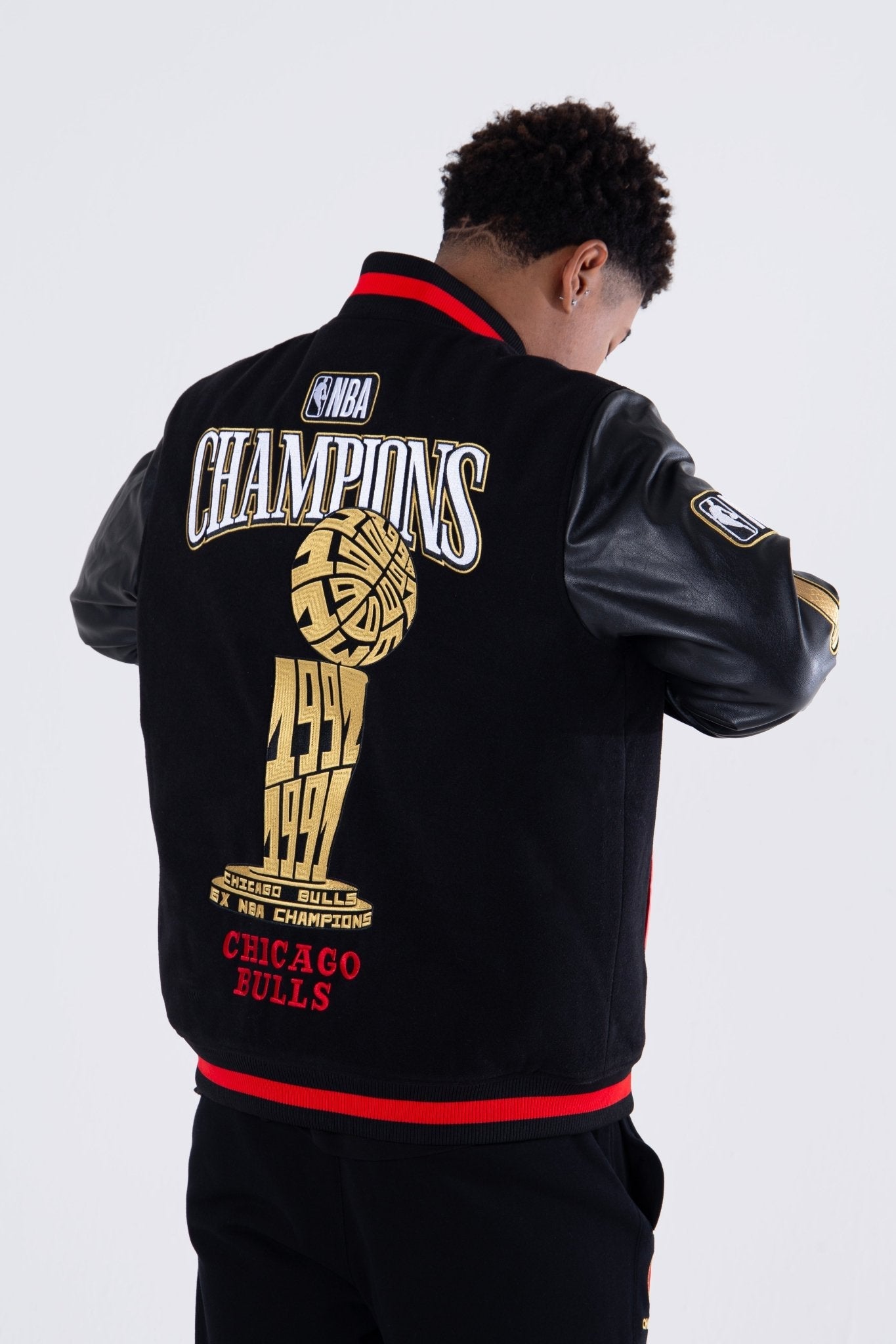Mitchell and Ness Chaqueta Champs Hombre Chicago Bulls