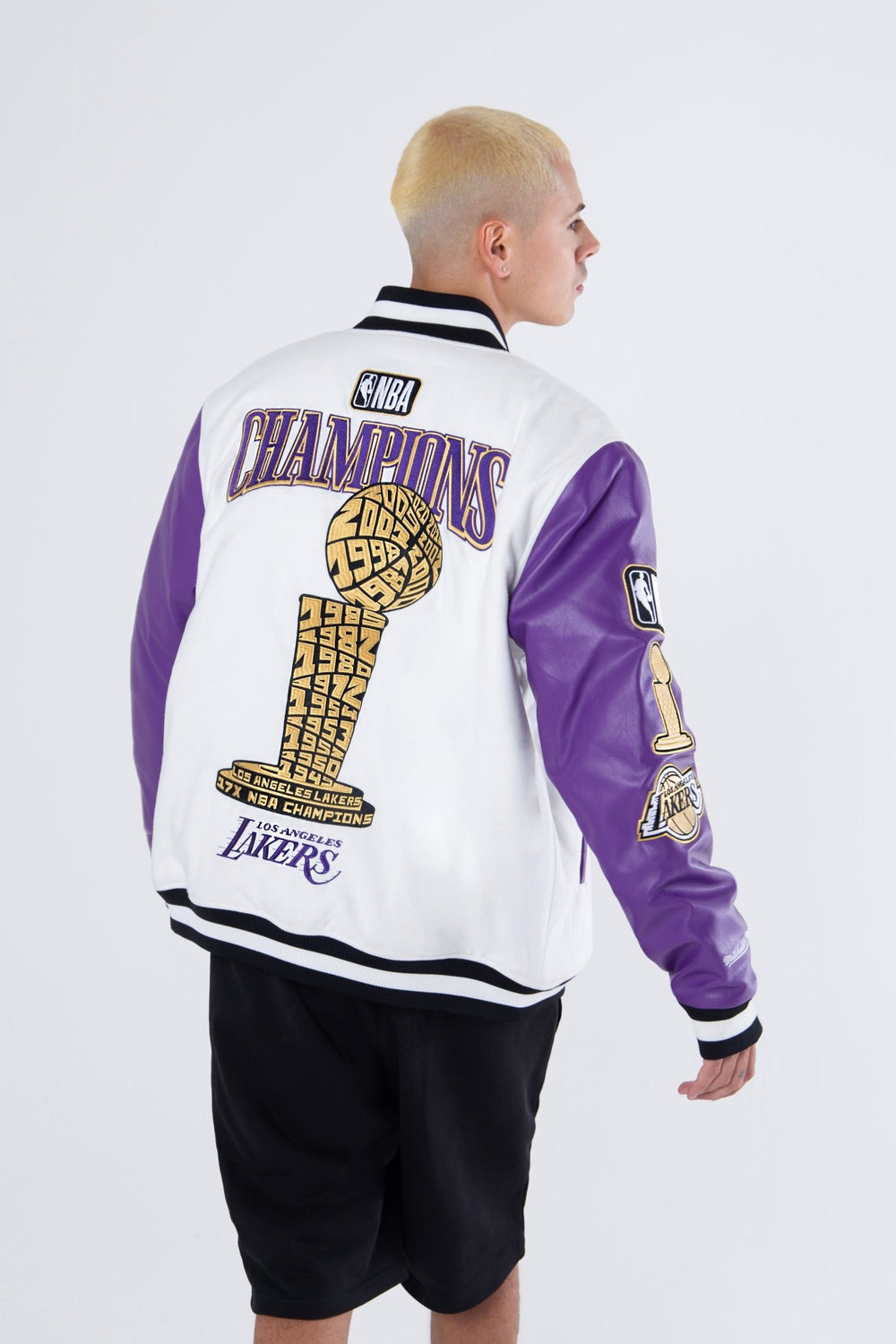 Mitchell and Ness Chaqueta Champs Hombre Los Angeles Lakers - NBA Store Chile