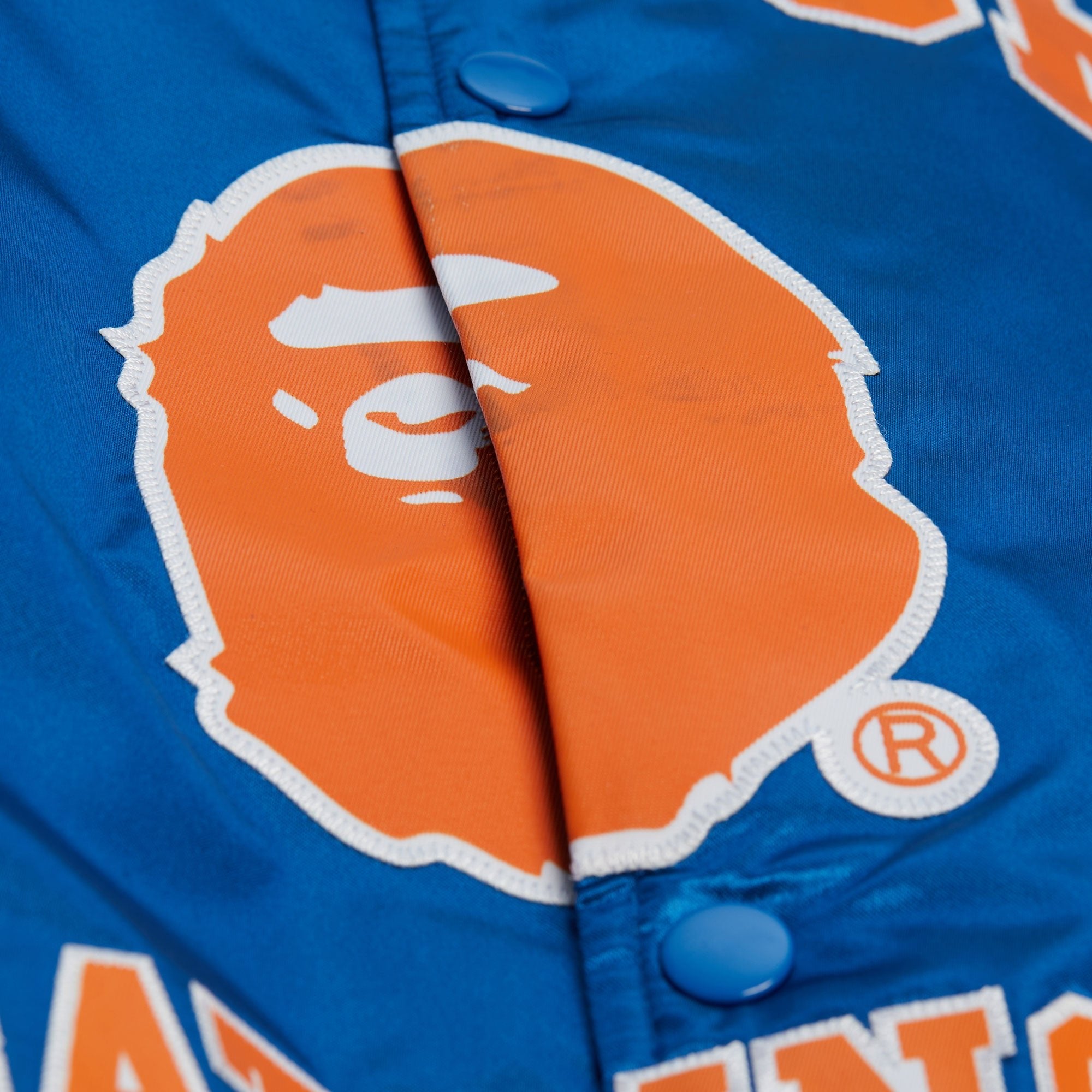 Mitchell And Ness Chaqueta Satin Hombre New York Knicks BAPE X M&N - NBA Store Chile