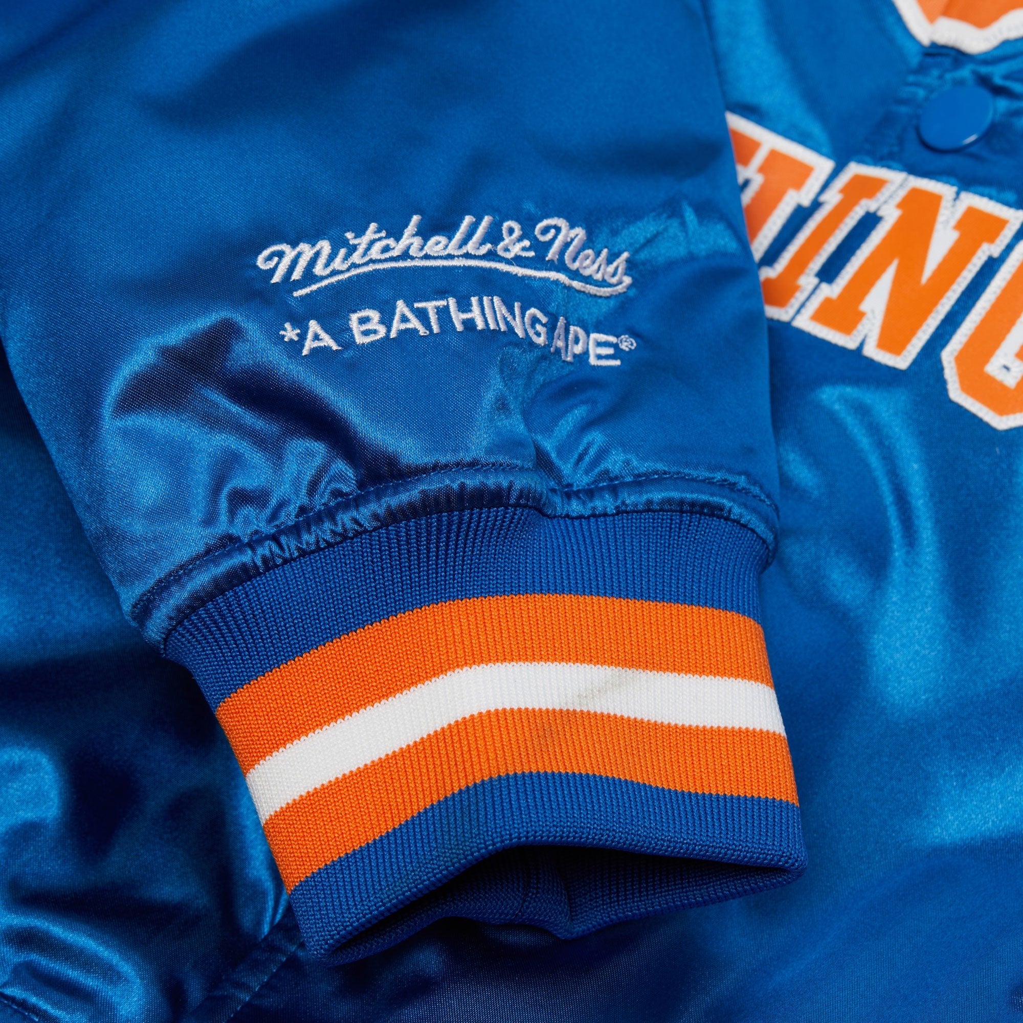 Mitchell And Ness Chaqueta Satin Hombre New York Knicks BAPE X M&N - NBA Store Chile