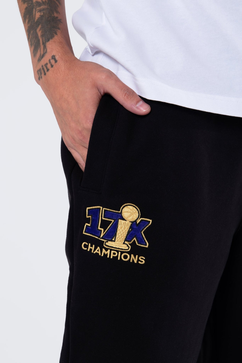 Mitchell and Ness Pantalón Champs Hombre Los Angeles Lakers - NBA Store Chile