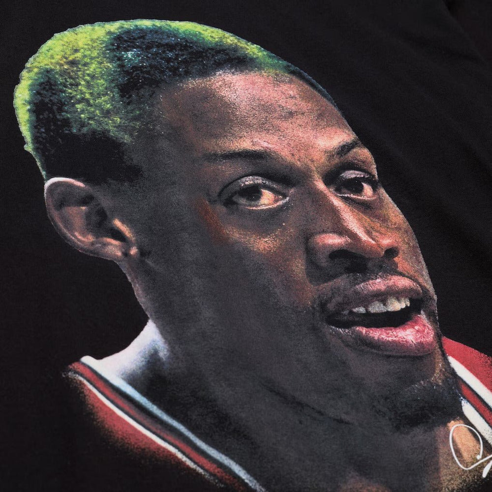 Mitchell and Ness Polera Big Face Tee Hombre Chicago Bulls Dennis Rodman - NBA Store Chile