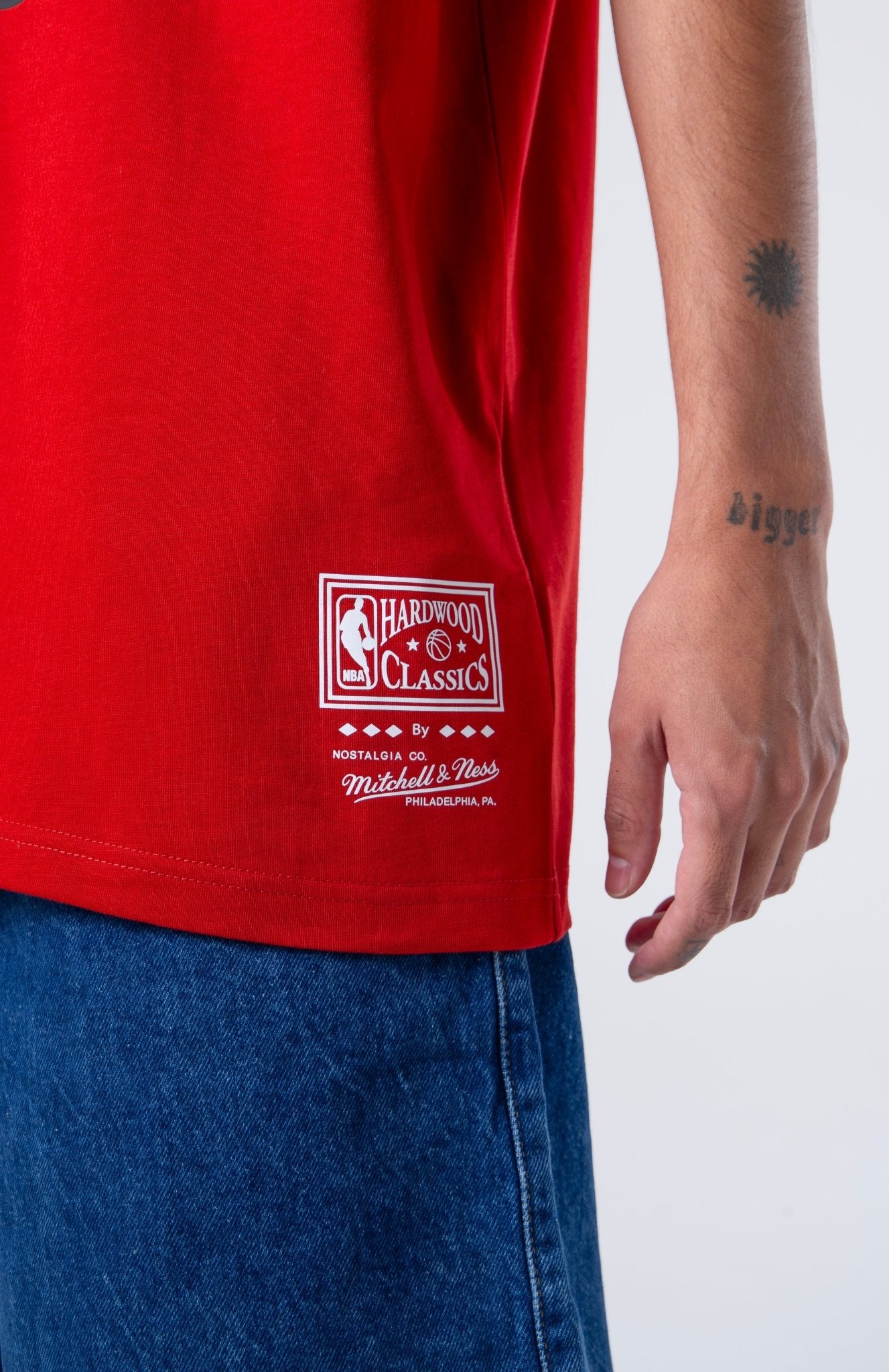 Mitchell and Ness Polera Graphic Logo Hombre Chicago Bulls - NBA Store Chile