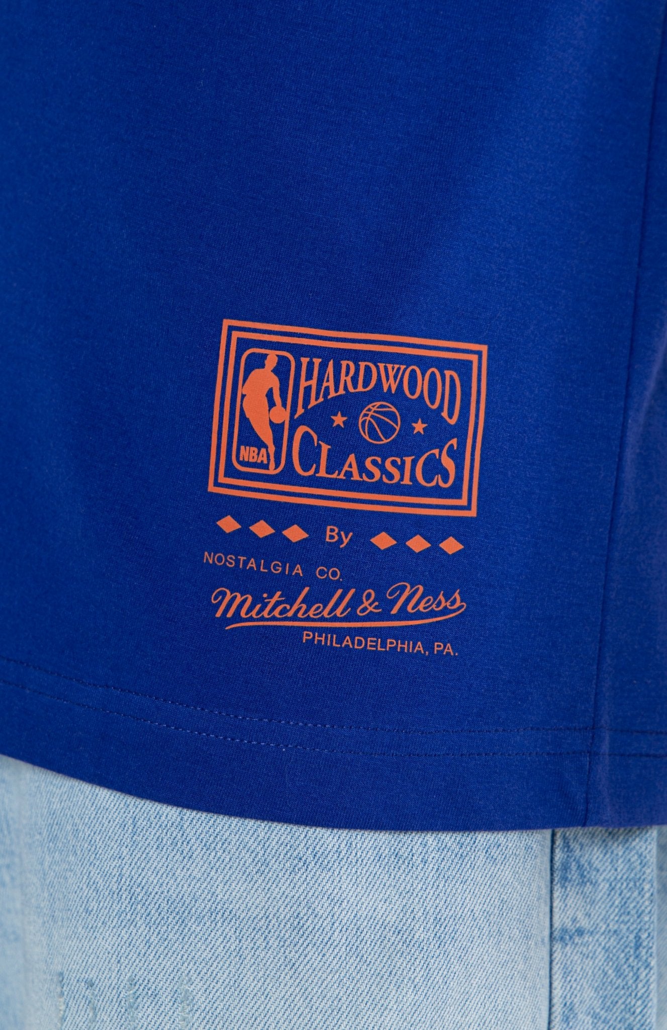 Mitchell and Ness Polera Graphic Logo Hombre New York Knicks - NBA Store Chile