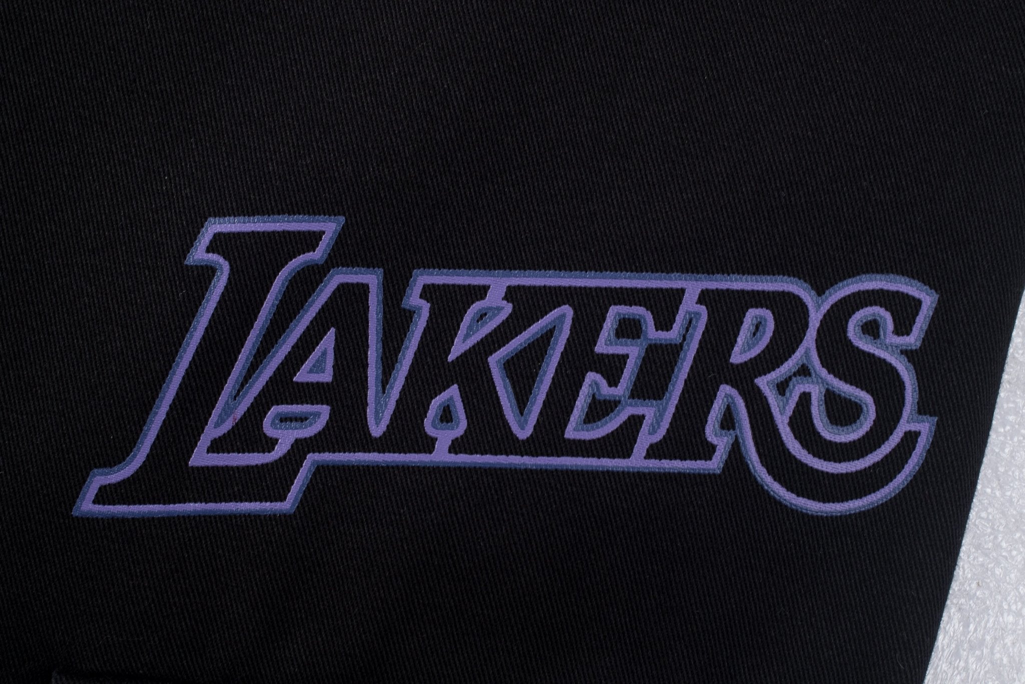 NBA Pantalón Hombre Los Ángeles Lakers OVER TIME - NBA Store Chile