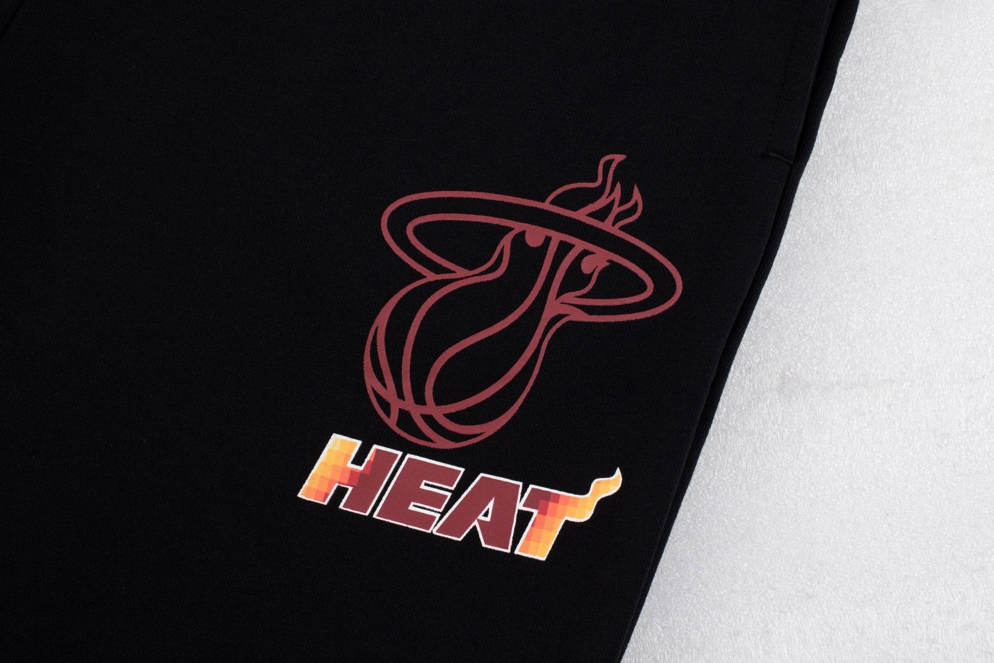NBA Pantalón Hombre Miami Heat Cromatics - NBA Store Chile