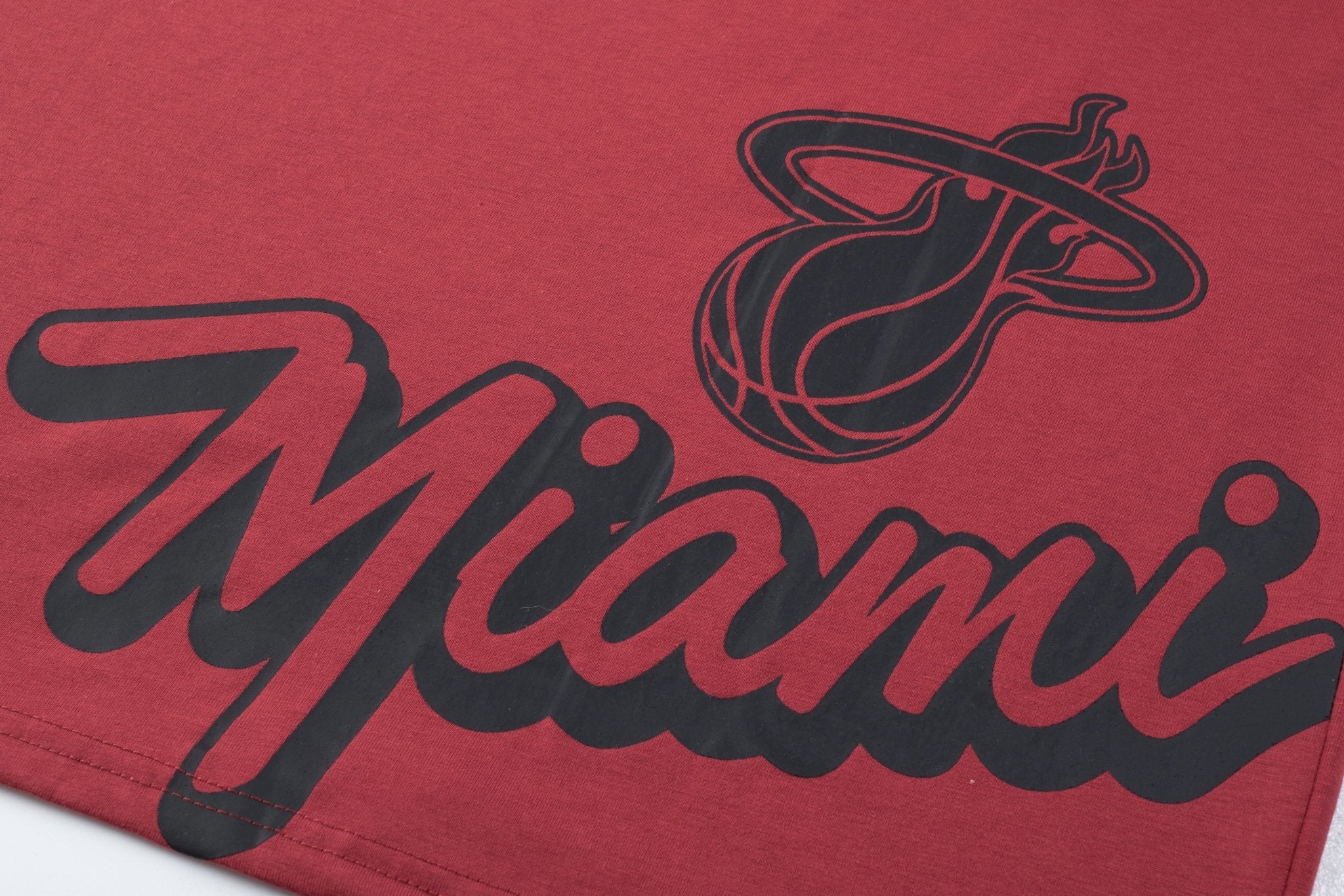 NBA Polera Hombre Miami Heat REAL HOOPS - NBA Store Chile