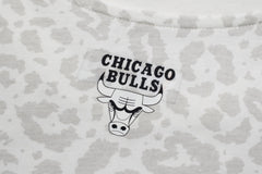 NBA Polera Mujer Chicago Bulls Urban Jungle - NBA Store Chile
